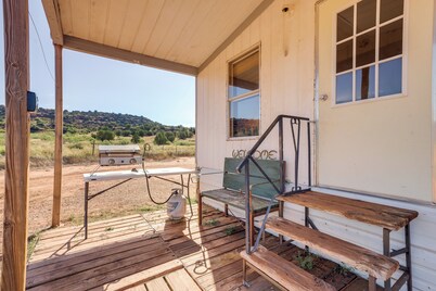 Charming Santa Rosa Home w/ Mountain Views & Porch