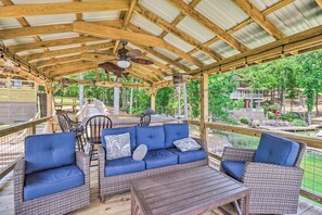 Interior - Lake Martin Cabin w/ Luxury Dock & Kayaks! (Eclectic)