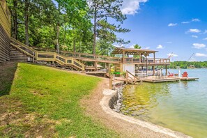 Interior - Lake Martin Cabin w/ Luxury Dock & Kayaks! (Eclectic)
