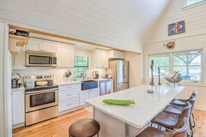 House (3 Bedrooms) | Interior - Lake Martin Cabin w/ Luxury Dock & Kayaks! (Eclectic)