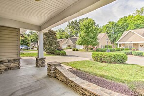 Cottage (2 Bedrooms) | Interior - Home w/ Community Pool - 2 Miles to The Island! (Pigeon Forge)