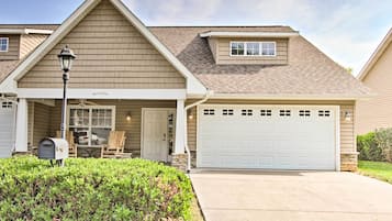 Cottage (2 Bedrooms) | Front of property