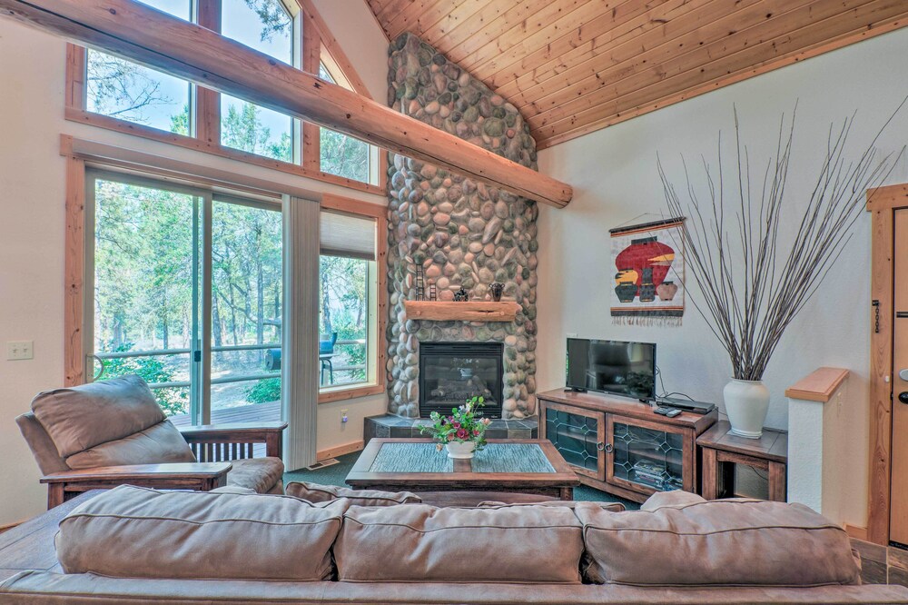 Klamath Falls Family Cottage: Hike & Explore!