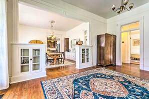 Dining - Historic Home Near Downtown Little Rock! (Little Rock)