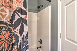 House (3 Bedrooms) | Interior - Massanutten Resort Cabin: Walk to Amenities (McGaheysville)