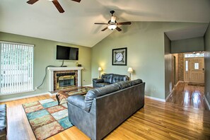 House (3 Bedrooms) | Interior