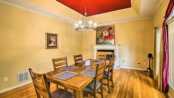 House (3 Bedrooms) | Interior