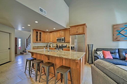 Moab Townhome w/ Hot Tub & Patio - Near Arches