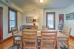 Dining - Lawrence Area Vacation Rental 15 Mi to Topeka! (Lecompton)