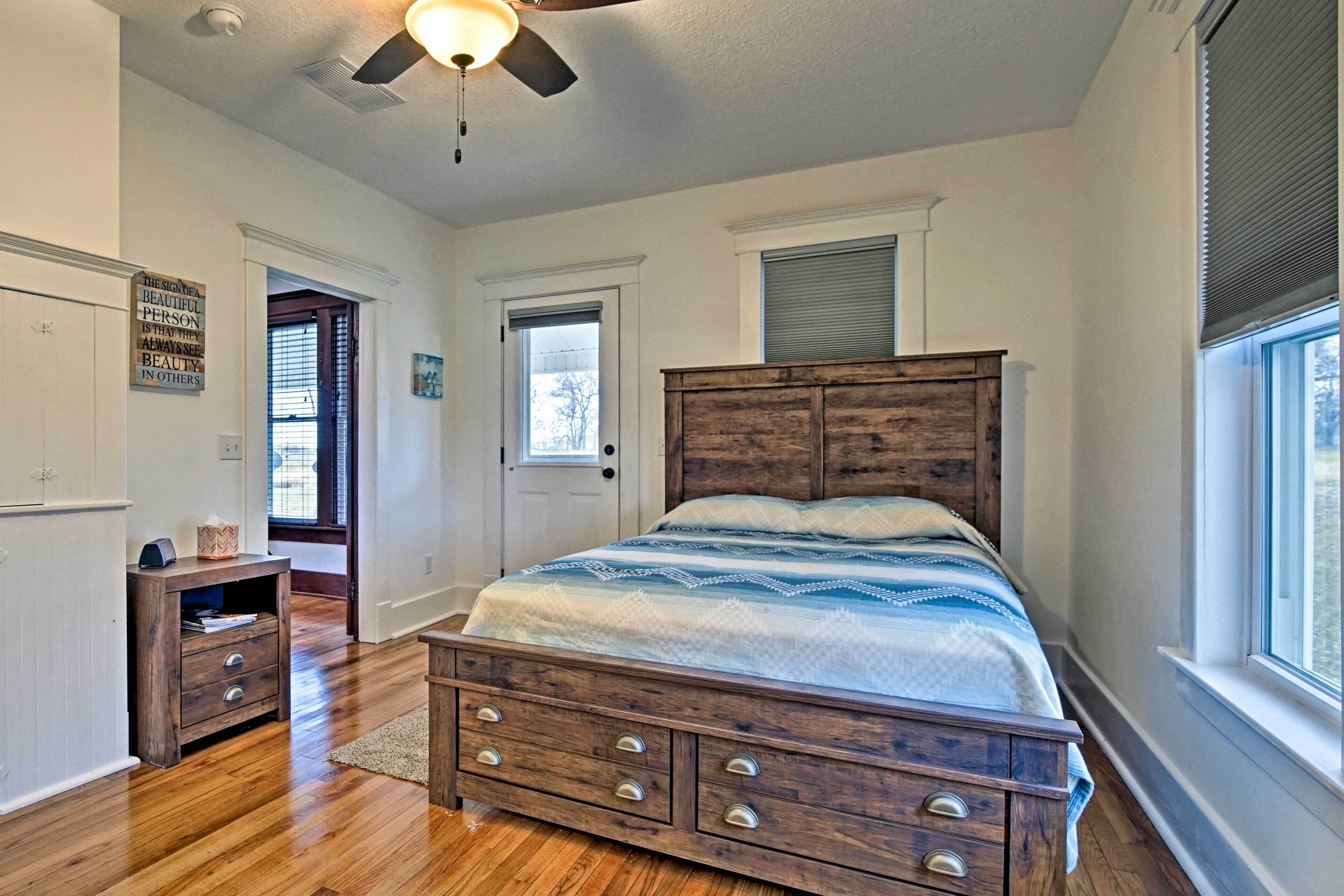 House (2 Bedrooms) | 2 bedrooms, bed sheets