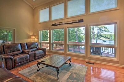 Dock & Kayaks: Lakefront Hot Springs Home