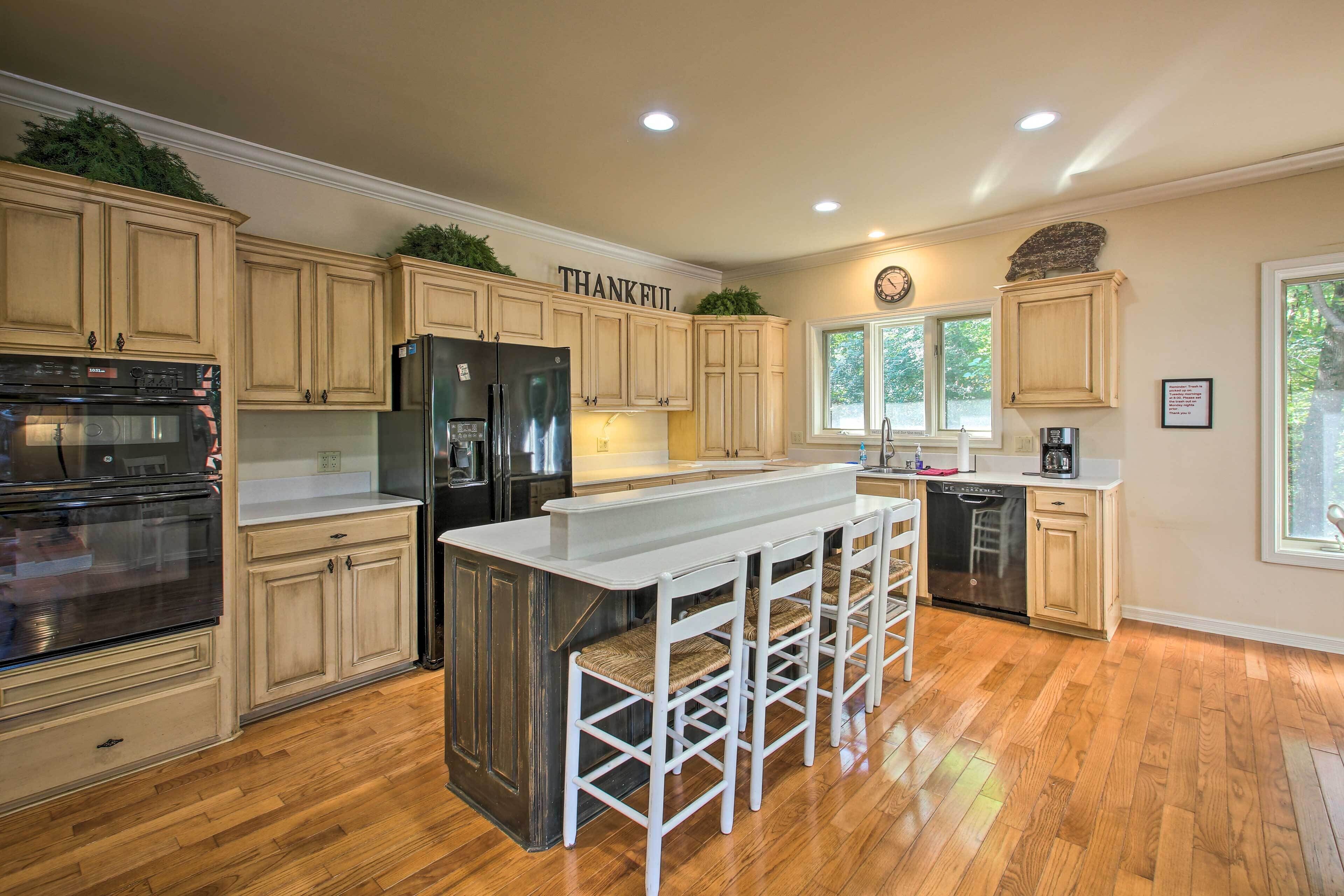 House (5 Bedrooms) | Interior