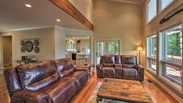 House (5 Bedrooms) | Interior
