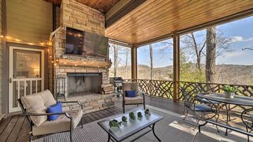 Apartment (3 Bedrooms) | Front of property