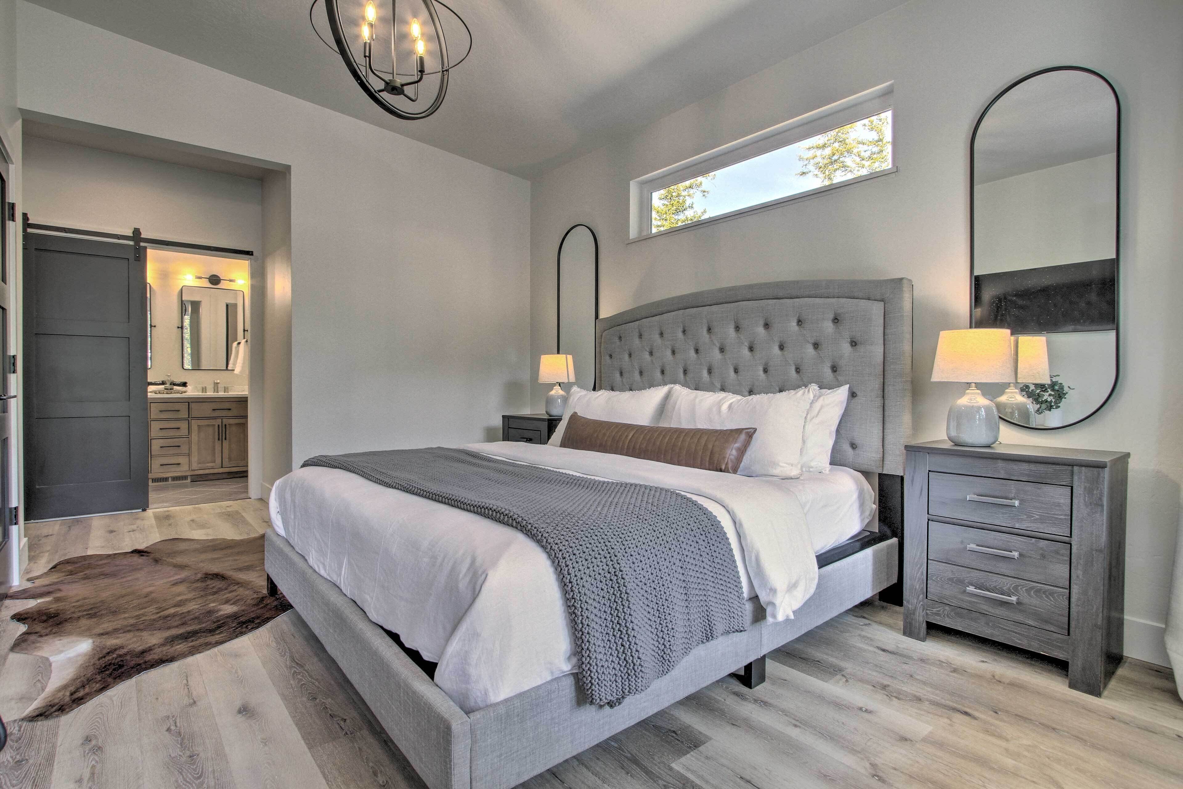 Modern & Newly Built Cabin: Ski, Fish, Hike!