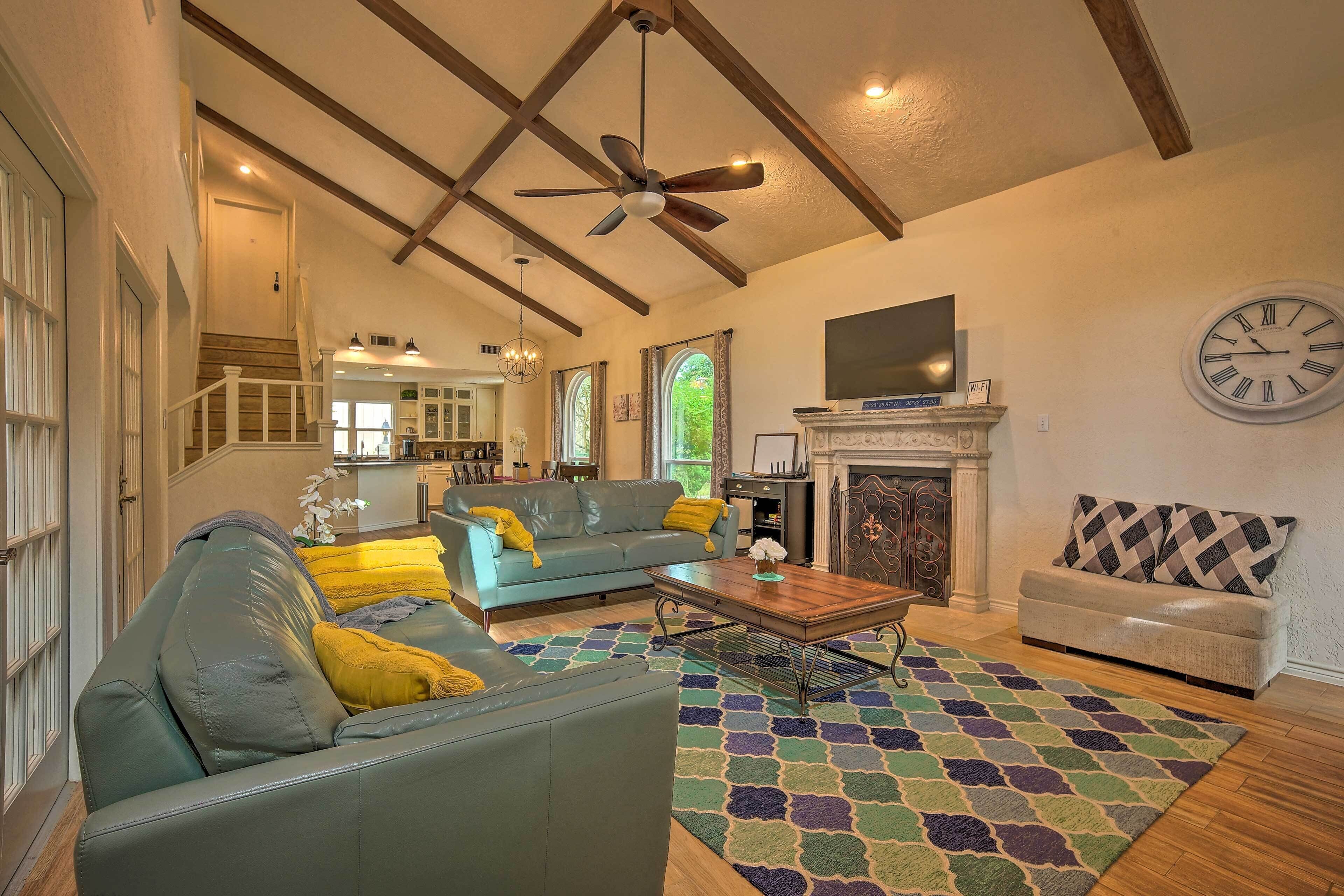 Modern Lake Conroe House w/ Lakefront Park & Deck!