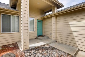 Exterior detail - Pet-friendly Bend Home w/ Hot Tub & Patio! (Bend)