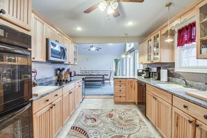 House (5 Bedrooms) | Interior