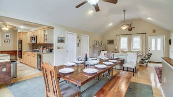 House (5 Bedrooms) | Interior