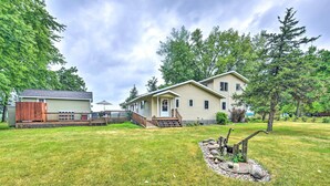 A two-story mobile home with a fenced deck and a small garden area. - Lakefront Spicer Cabin w/ Dock & 2 Kayaks! (Spicer)