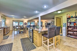 Microwave, oven, stovetop, dishwasher - Lakefront Spicer Cabin w/ Dock & 2 Kayaks! (Spicer)