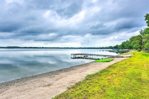 Beach towels - Lakefront Spicer Cabin w/ Dock & 2 Kayaks! (Spicer)