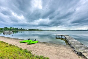 Beach towels - Lakefront Spicer Cabin w/ Dock & 2 Kayaks! (Spicer)