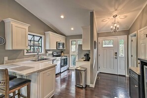 Apartment (1 Bedroom) | Interior - Pinehurst Gem on Golf Course & Putting Green! (Pinehurst)