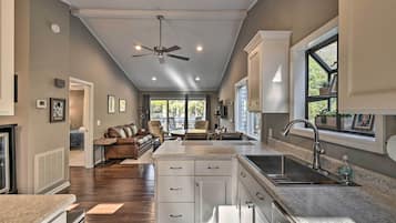 Apartment (1 Bedroom) | Interior