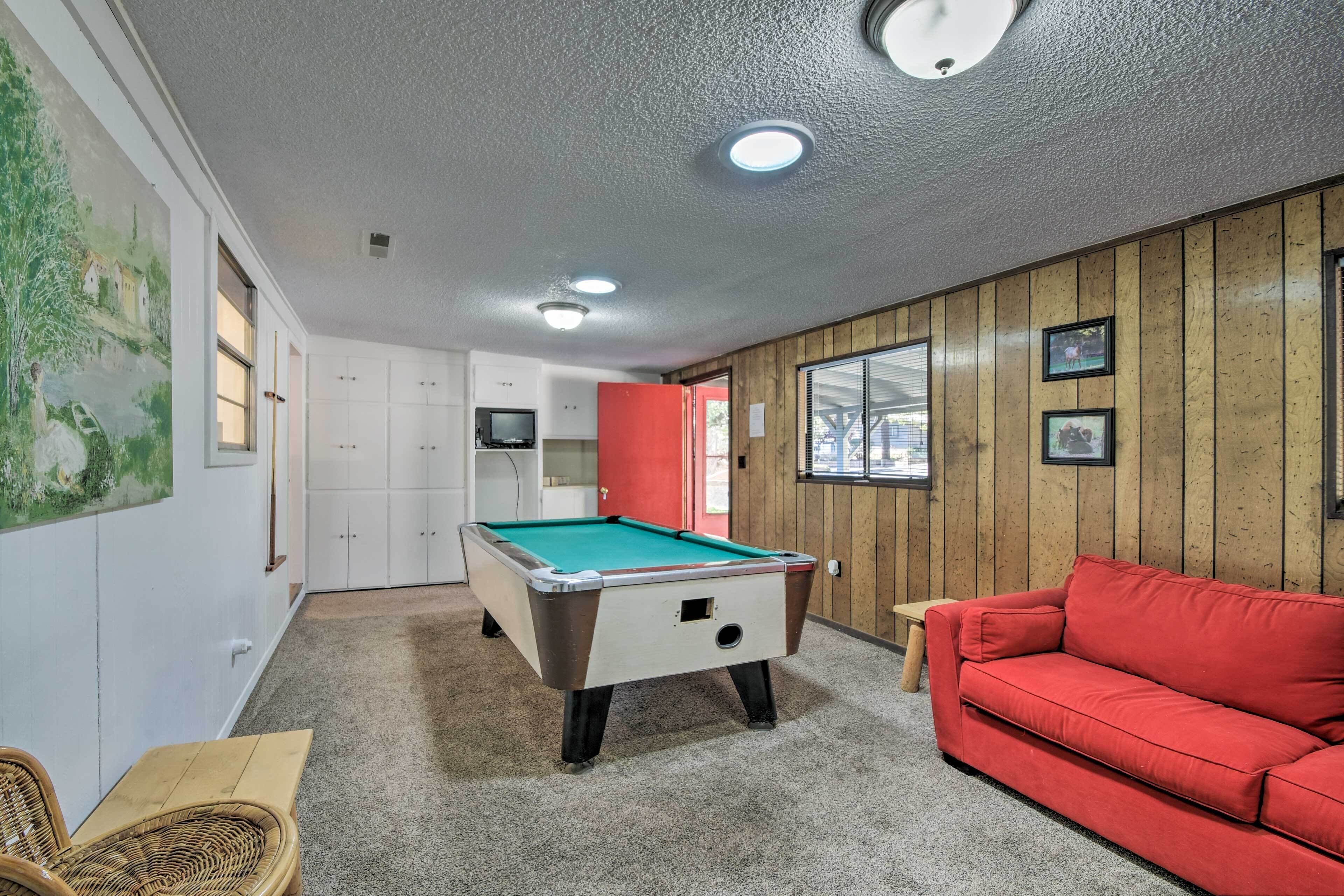 Ruidoso Home w/ Deck ~ 16 Mi to Ski Apache