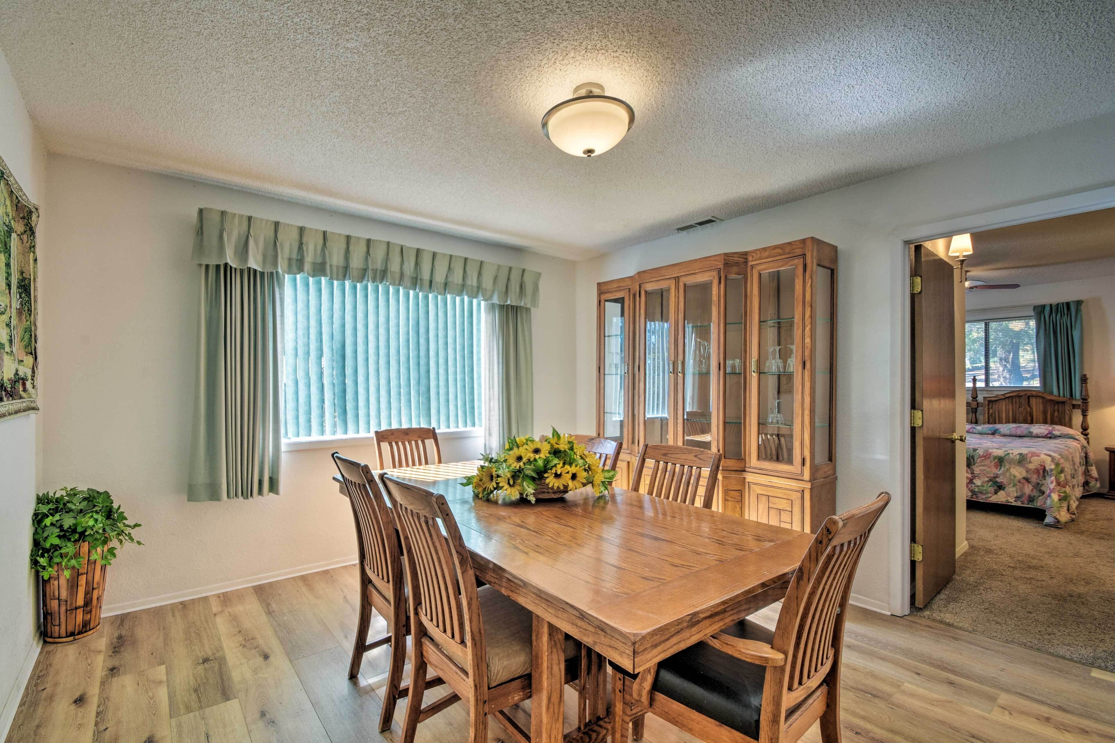 Ruidoso Home w/ Deck ~ 16 Mi to Ski Apache