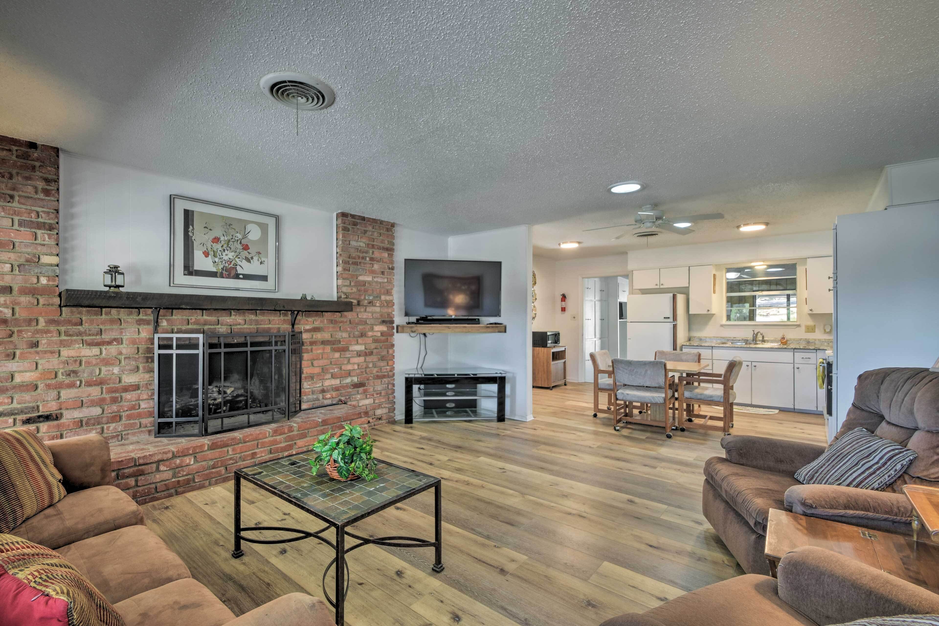 Ruidoso Home w/ Deck ~ 16 Mi to Ski Apache