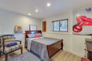 3 bedrooms, iron/ironing board, bed sheets