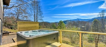 Franklin Home w/ Hot Tub & Mtn Views!