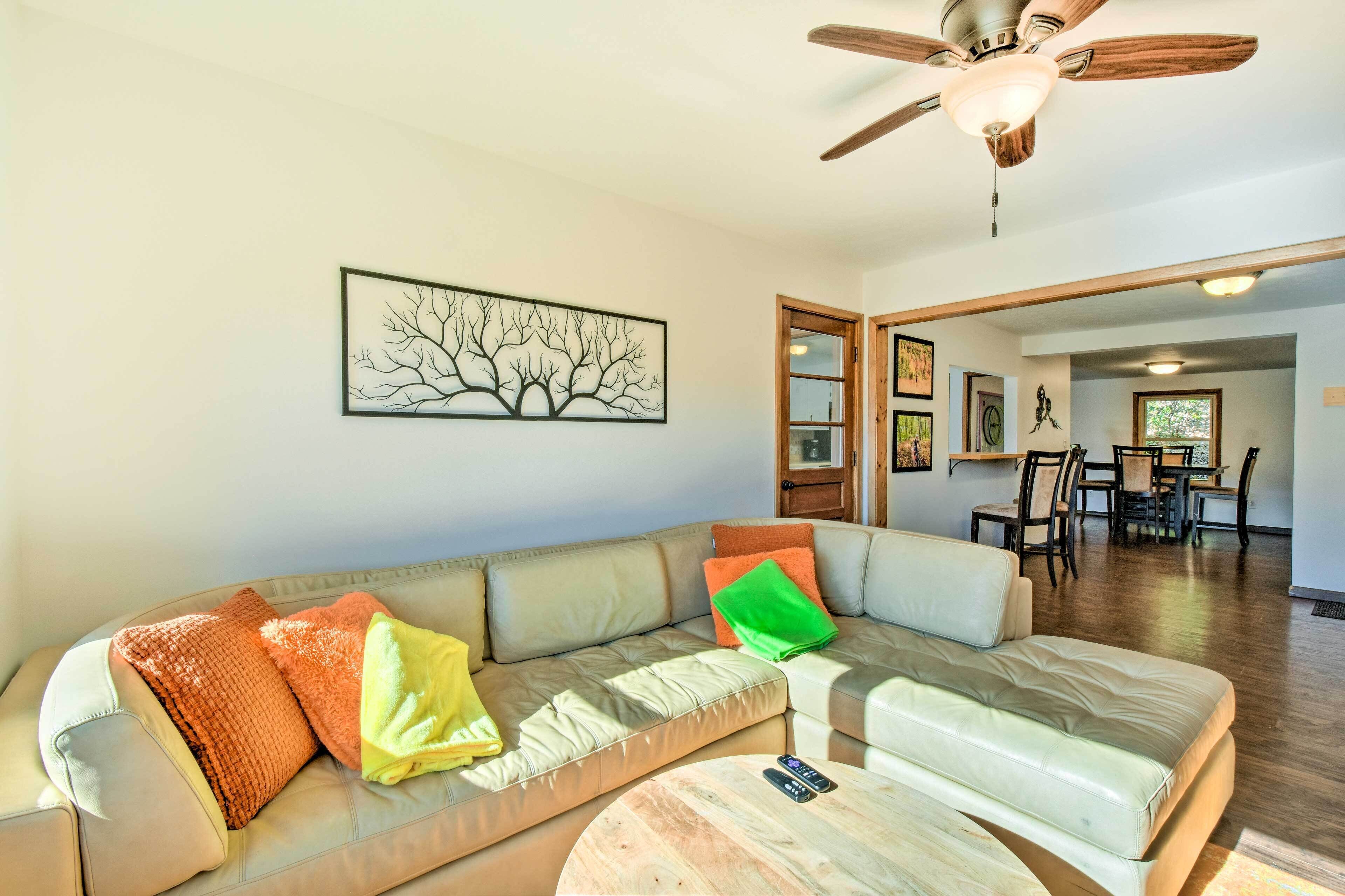 Franklin Home w/ Hot Tub & Mtn Views!