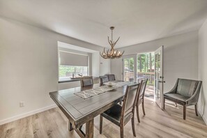 House (3 Bedrooms) | Interior - Central Ruidoso Retreat w/ Deck & Game Room! (Ruidoso)