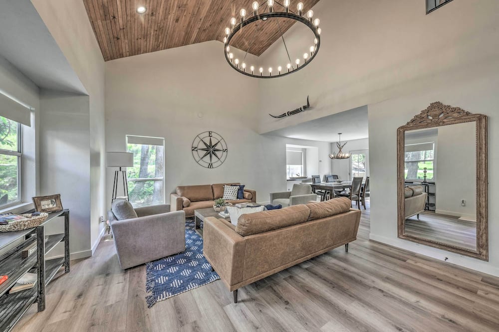 Central Ruidoso Retreat w/ Deck & Game Room! - Lincoln, NM