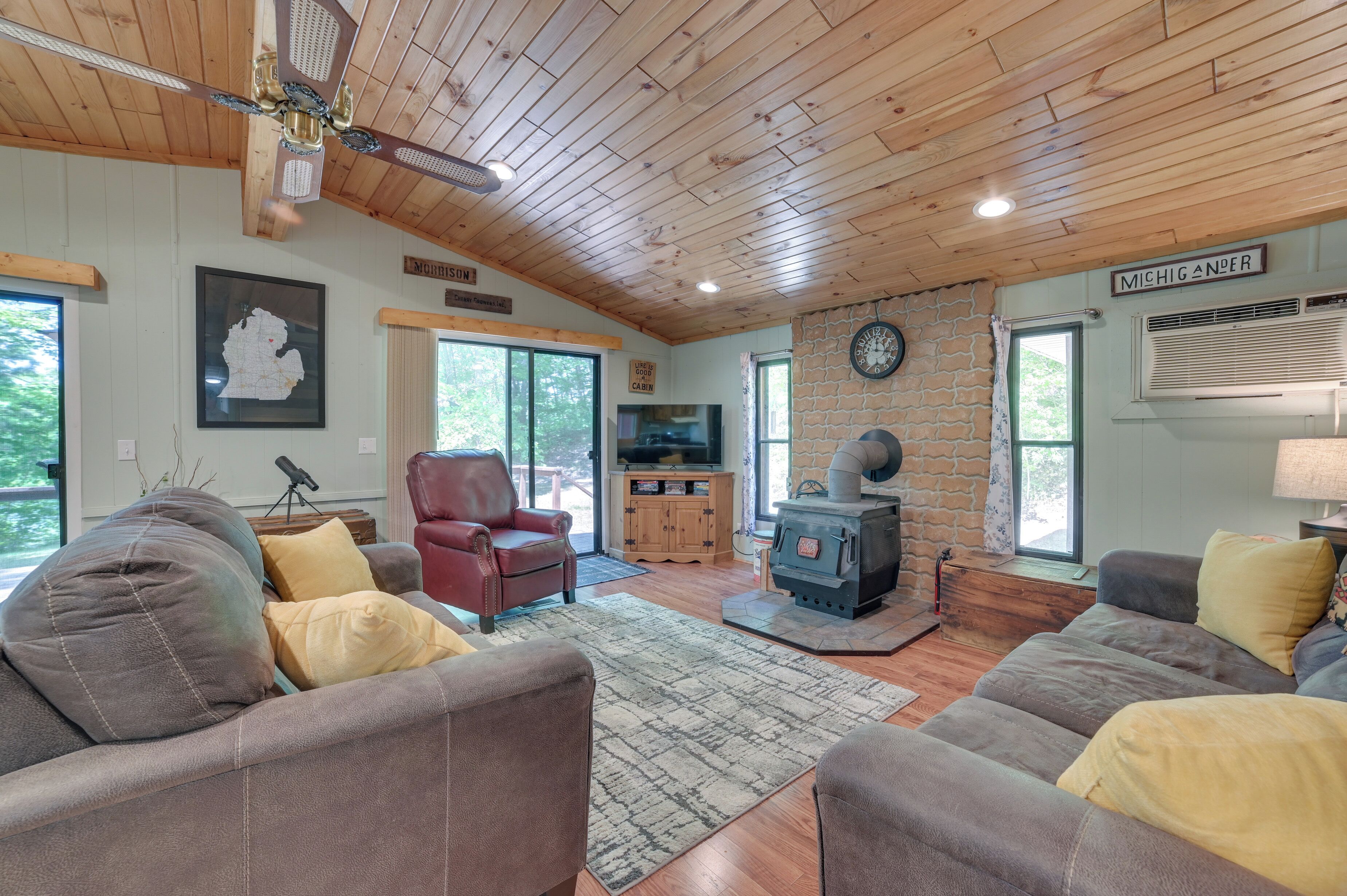 Rose City Cabin w/ Fire Pit & Lake Access