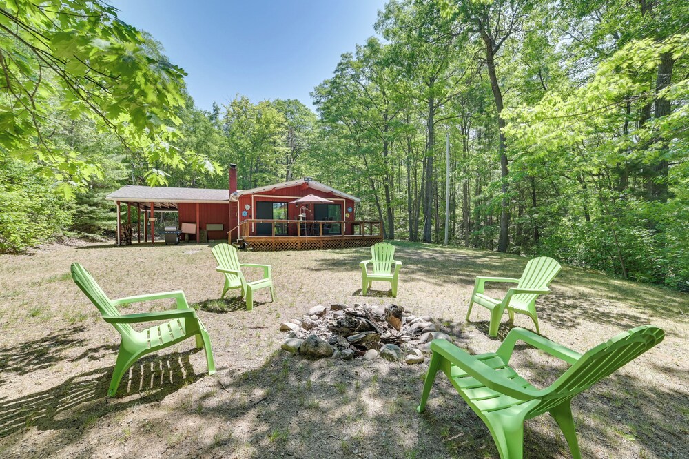 Rose City Cabin w/ Fire Pit & Lake Access