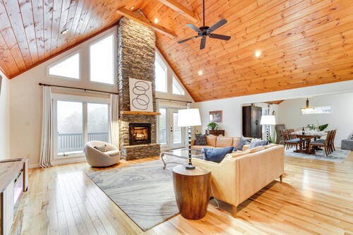 Nebo Home w/ Hot Tub: Wheelchair Accessible