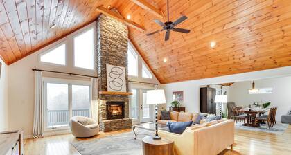 Nebo Home w/ Hot Tub: Wheelchair Accessible