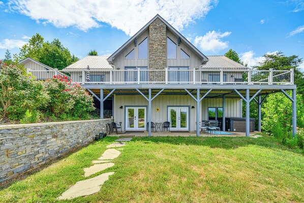 House (4 Bedrooms) | Interior - Nebo Home w/ Hot Tub: Wheelchair Accessible (Nebo)