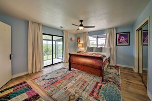 3 bedrooms, bed sheets - Rural Texas Escape on 10 Acres w/ Deck & Sunroom! (Wimberley)