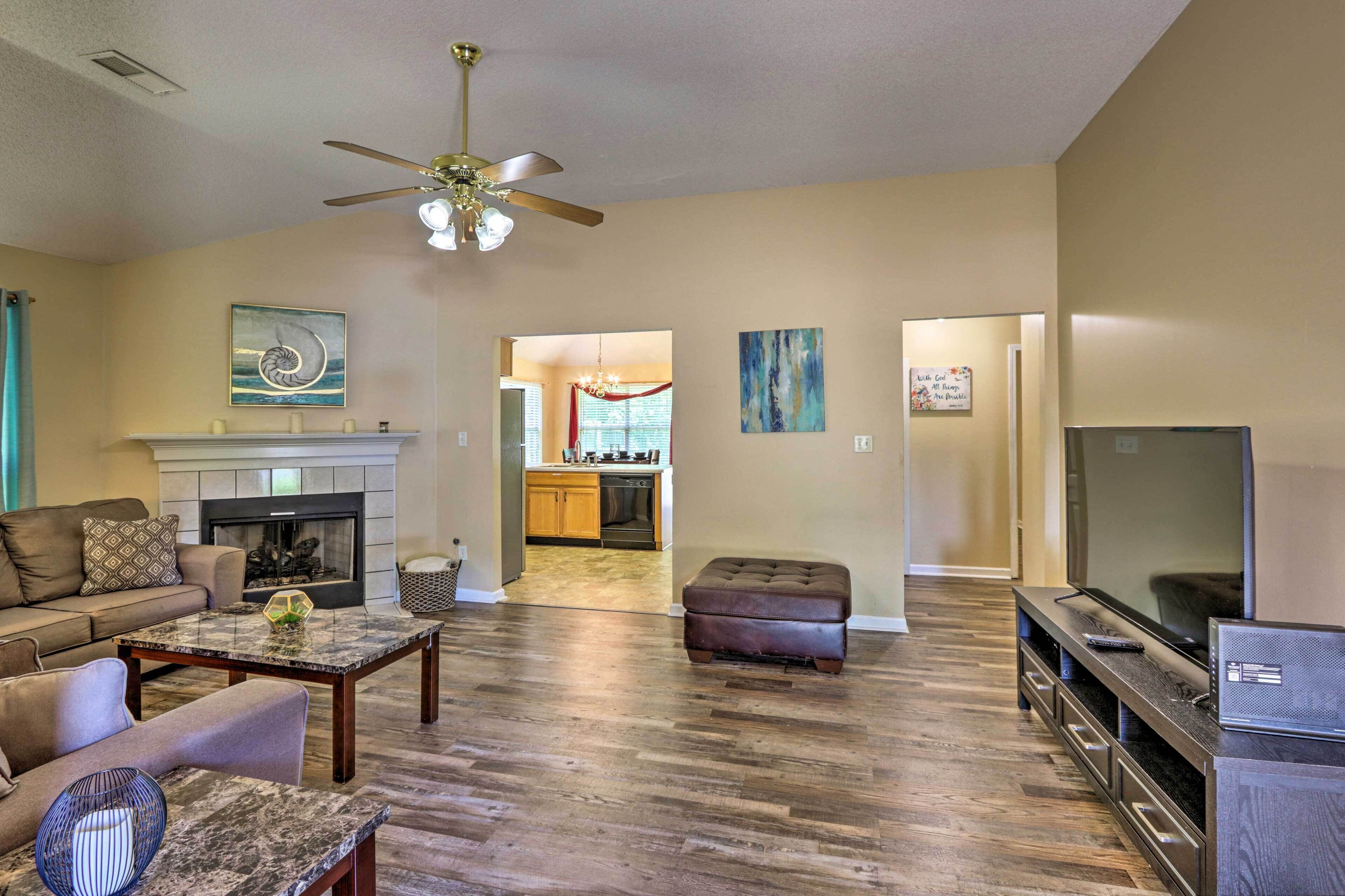 Memphis House w/ Yard 25 Minutes to Beale Street!