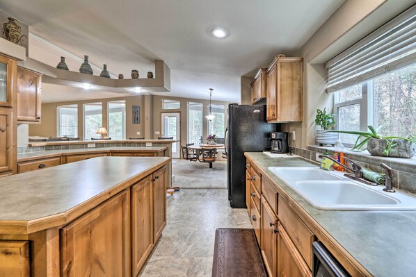 House (3 Bedrooms) | Interior