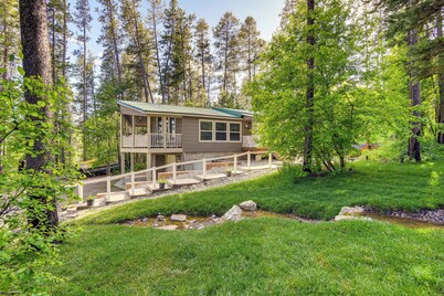 Rustic Escape w/ Deck, Hot Tub & Mountain Views