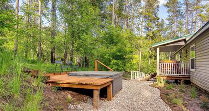 Rustic Escape w/ Deck, Hot Tub & Mountain Views