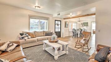 House (5 Bedrooms) | Interior