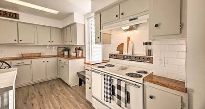 Peaceful Luna Farmhouse With Wraparound Porch!