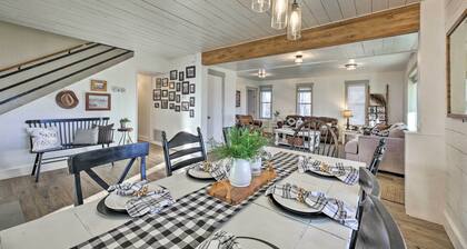 Peaceful Luna Farmhouse With Wraparound Porch!